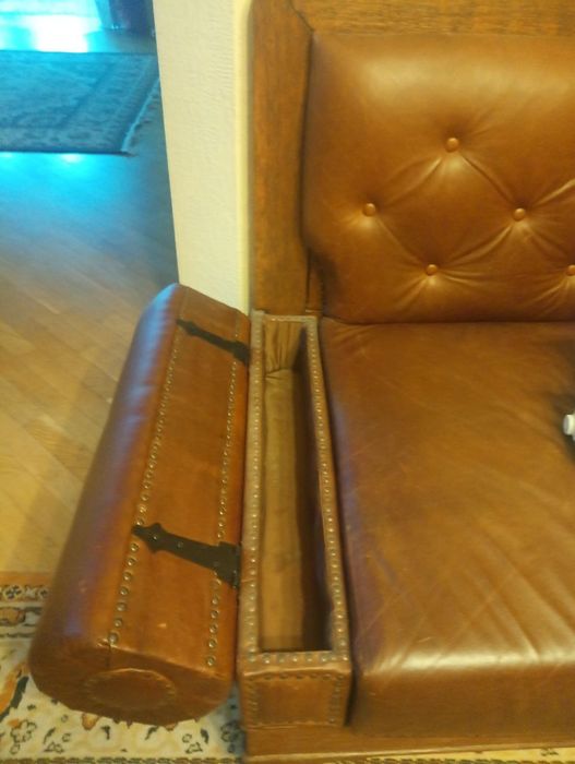Диван -ретро,кожаный,после реставрации