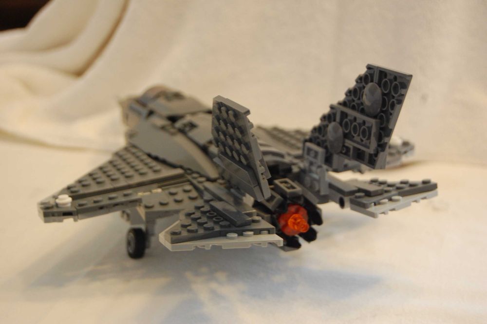 LEGO - 2 caças construídos com peças da Lego
