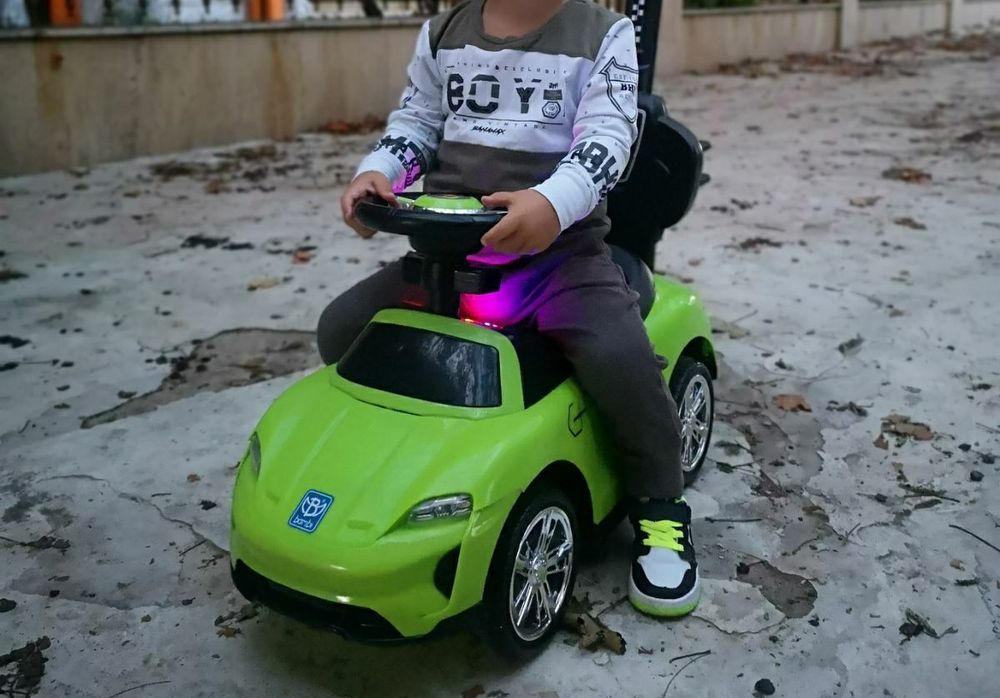 Толокар електромобіль