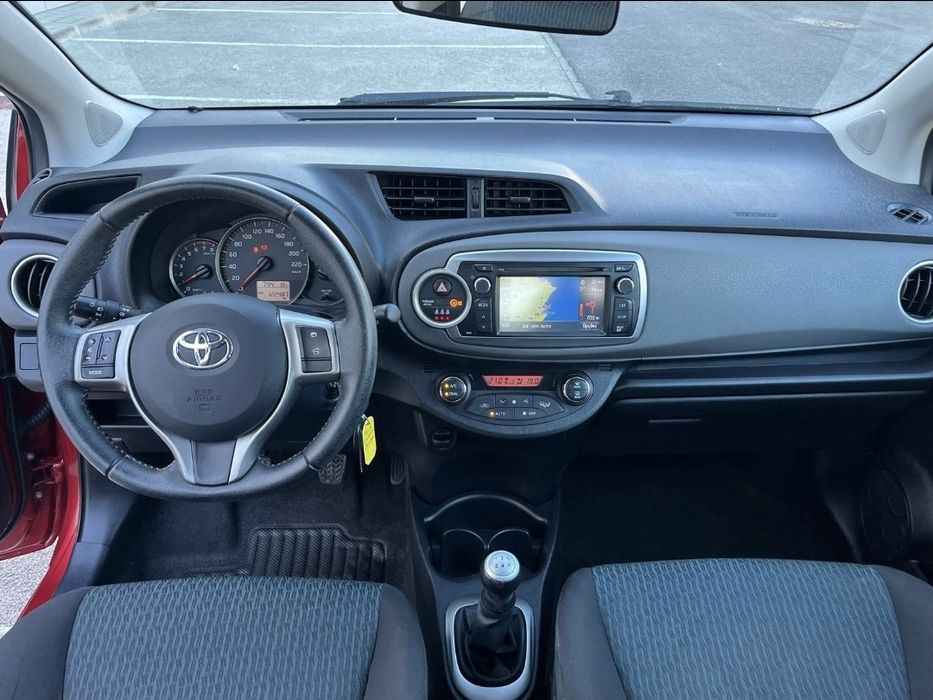 Toyota Yaris 1.0 VVT-i 2012 • Muito Económico • Excelente Estado