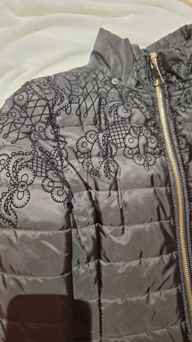 Casaco preto  impermeavel com bordados