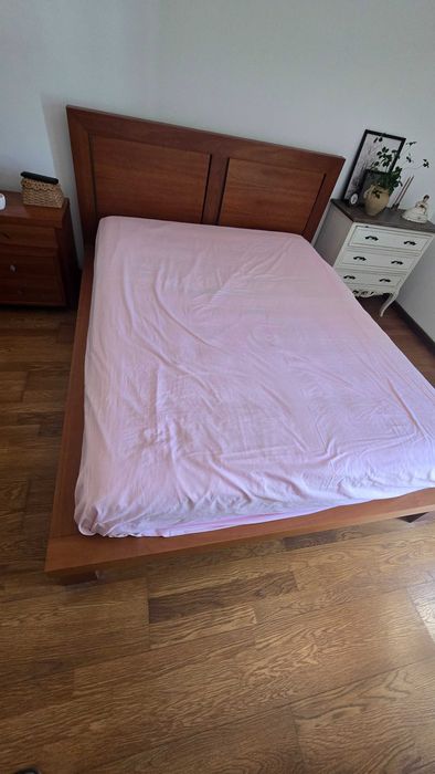 Cama moderna com colchão