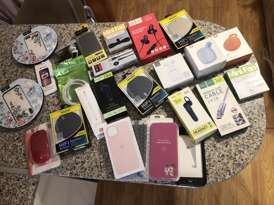 Телефоні аксесуари Гаджети Чохли