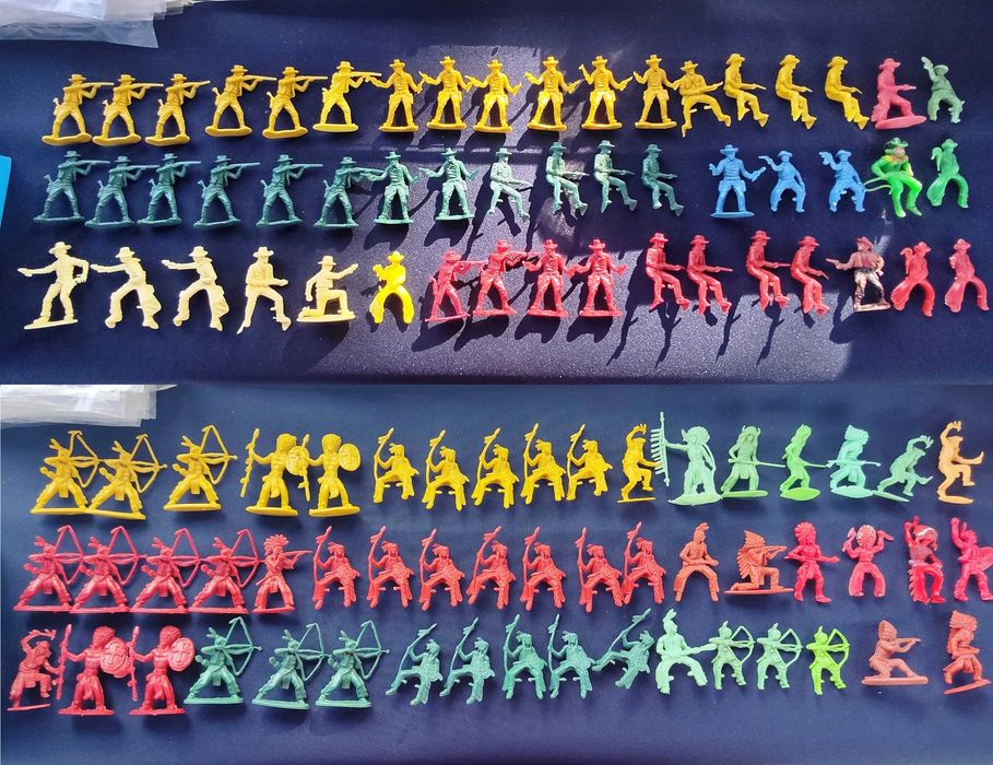 104 bonecos monocromáticos cowboys e índios em muito bom estado