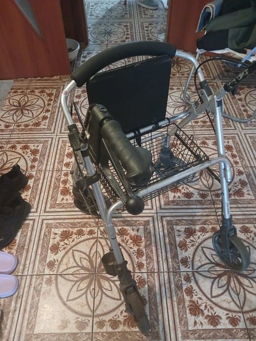 Продам ходунки в гарному стані.