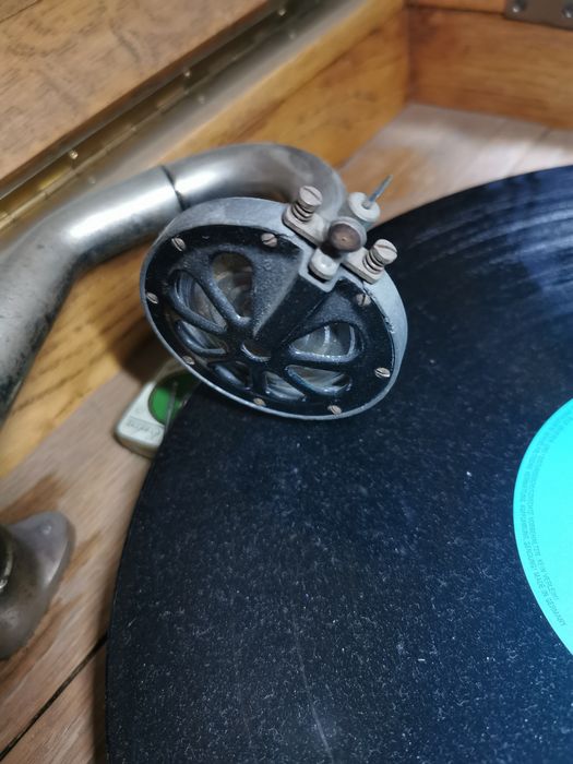 Gramofon na korbkę Antyk