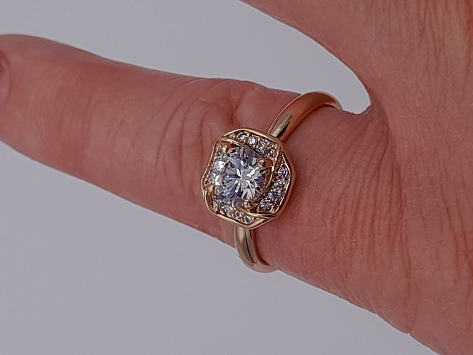 Pierścionek pozłacany Xuping cyrkonie Rozmiar 8