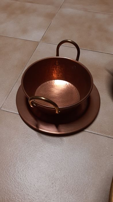 Pecas em cobre de vários tamanhos.