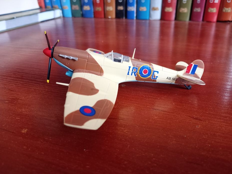 Модель Истребителя Спитфайр 1/72