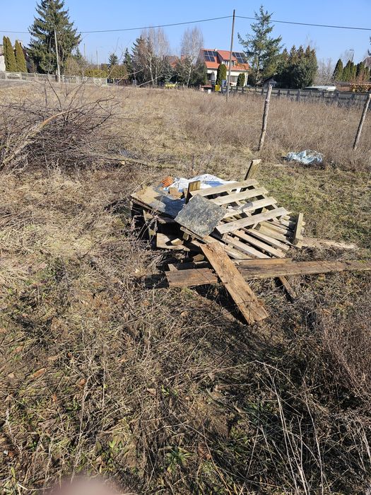 Za darmo drzewo do opału z budowy