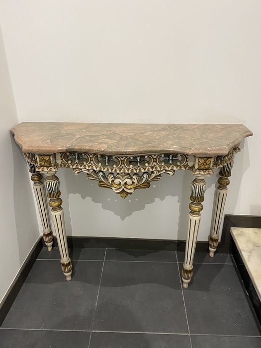 Movel em marmore trabalhado