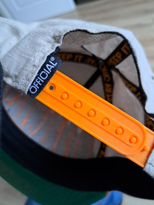 Official czapeczka z daszkiem nowa