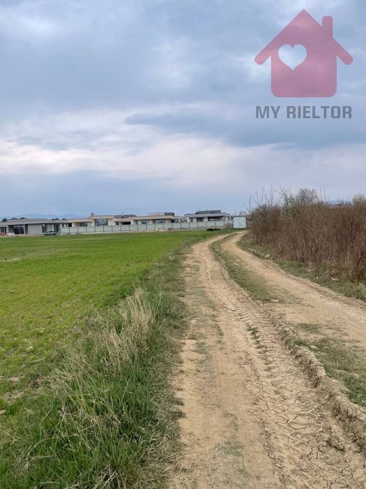 Продаж земельної ділянки в с. Сторожниця.