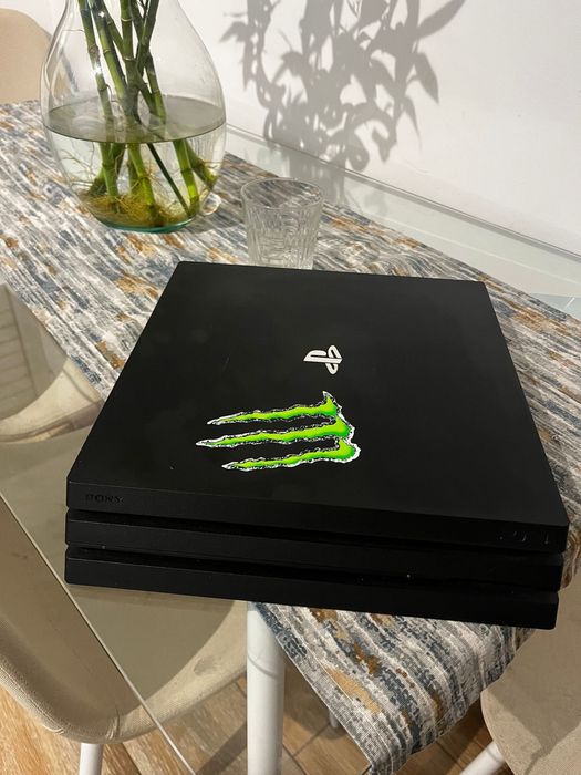 Ps4 pro 1TB + controle