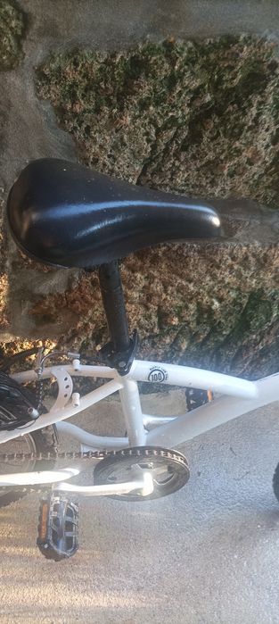 Bicicleta Criança Decathlon B'Twin 20" (Como Nova / Toda de Origem)