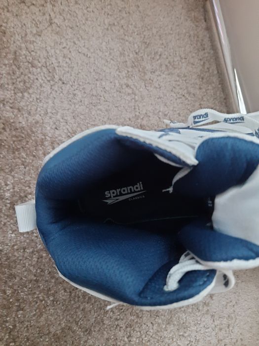 Buty sportowe firmy Sprandi, rozmiar 39