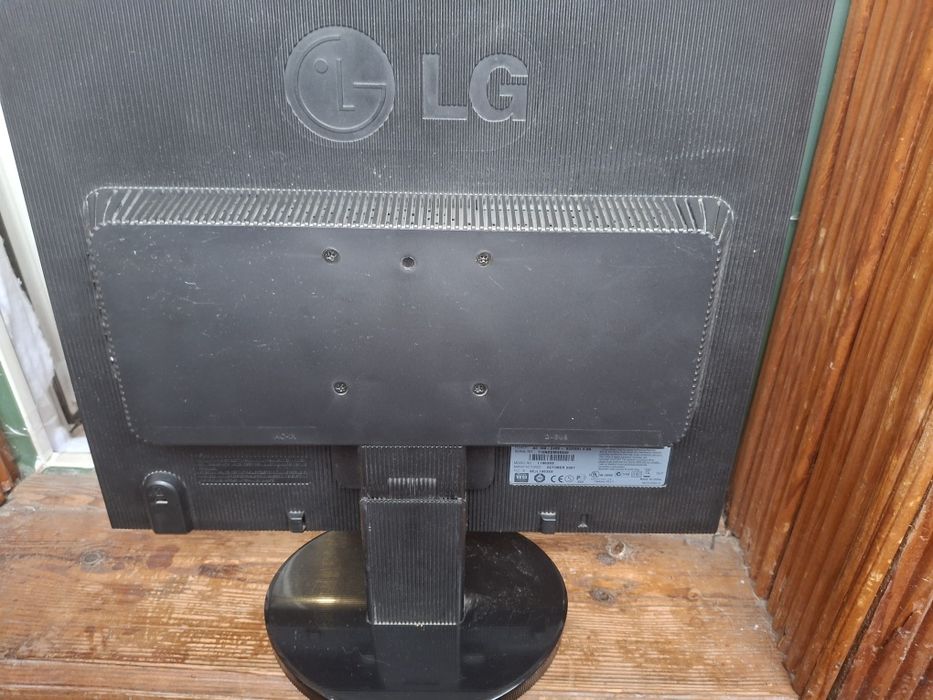 Монітор 19" LG Flatron L1953S