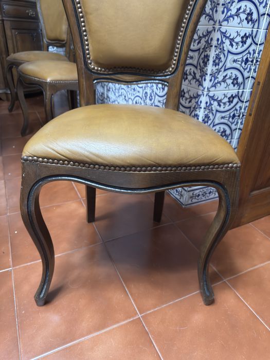 Mesa com 8 cadeiras