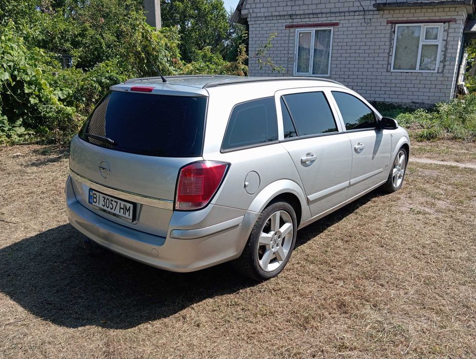 Опель Астра Н універсал 2005