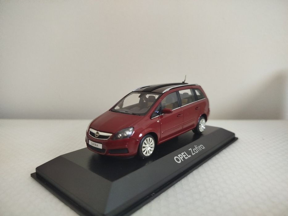 Miniatura Opel Zafira 1/43 Nova