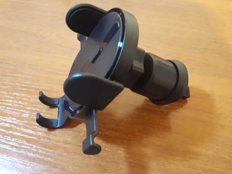 Тримач для телефону в машину