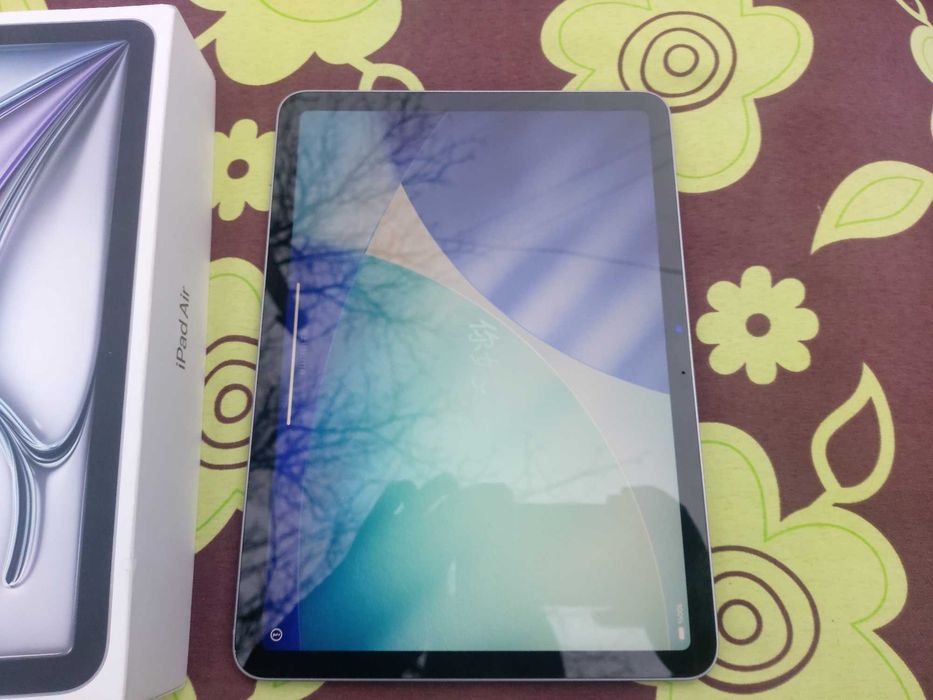 iPad Air 11 M2 128gb Сірий, 2 царапинки, майже новий, 135 перезарядів