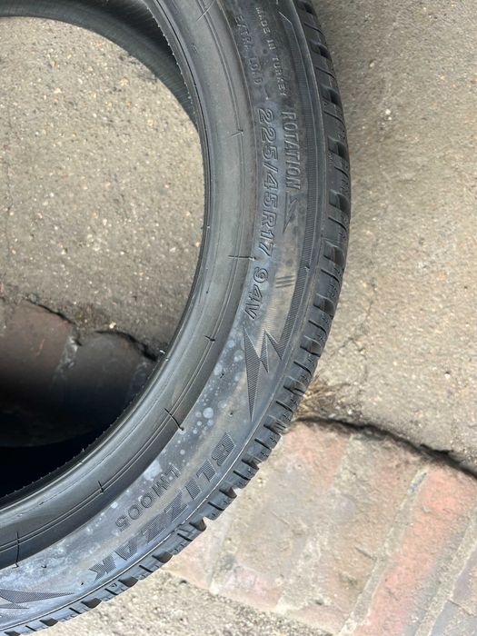 Opona Pojedyncza Bridgestone 225/45R17 nowa