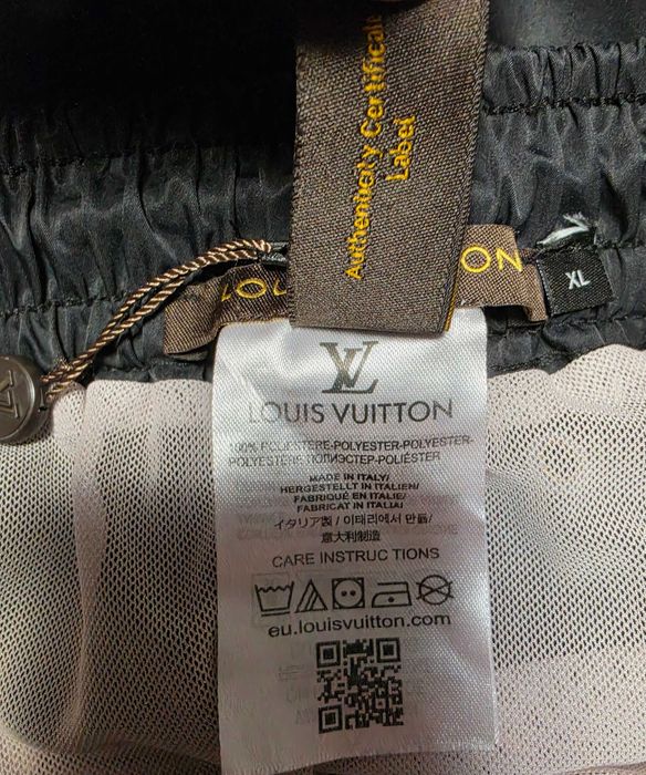 Плавательные шорты Louis Vuitton.