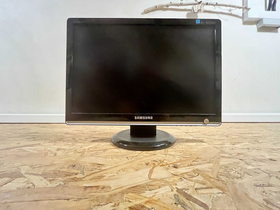 Monitor do komputera SAMSUNG 19"