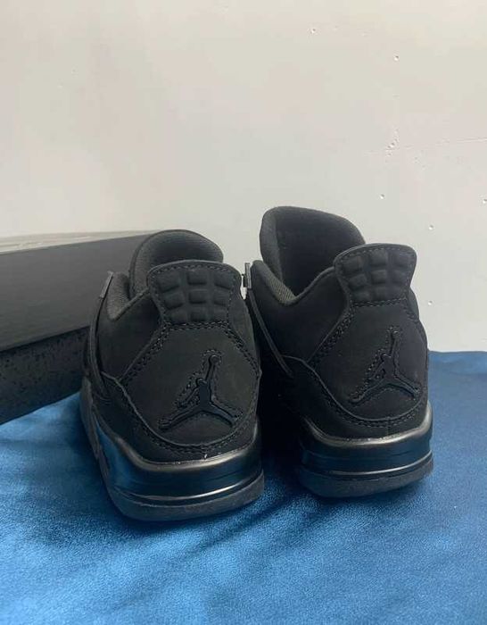 Buty do koszykówki_Jordan_4_Retro_Black_Cat R.38