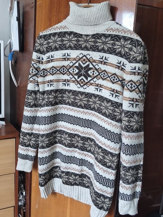 Теплый новый женский свитер