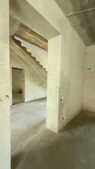 Будинок з сауною, басейном та великою ділянкою!