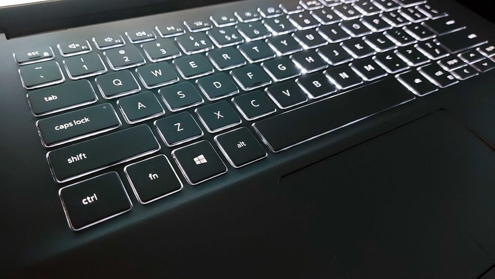 Laptop DeLL z ekranem 14" IPS - i7-10gen SSD512GB Win11Pro+Office