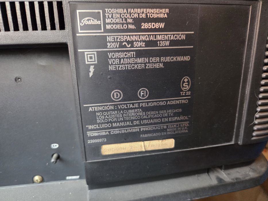 Stary telewizor Toshiba 285D8W