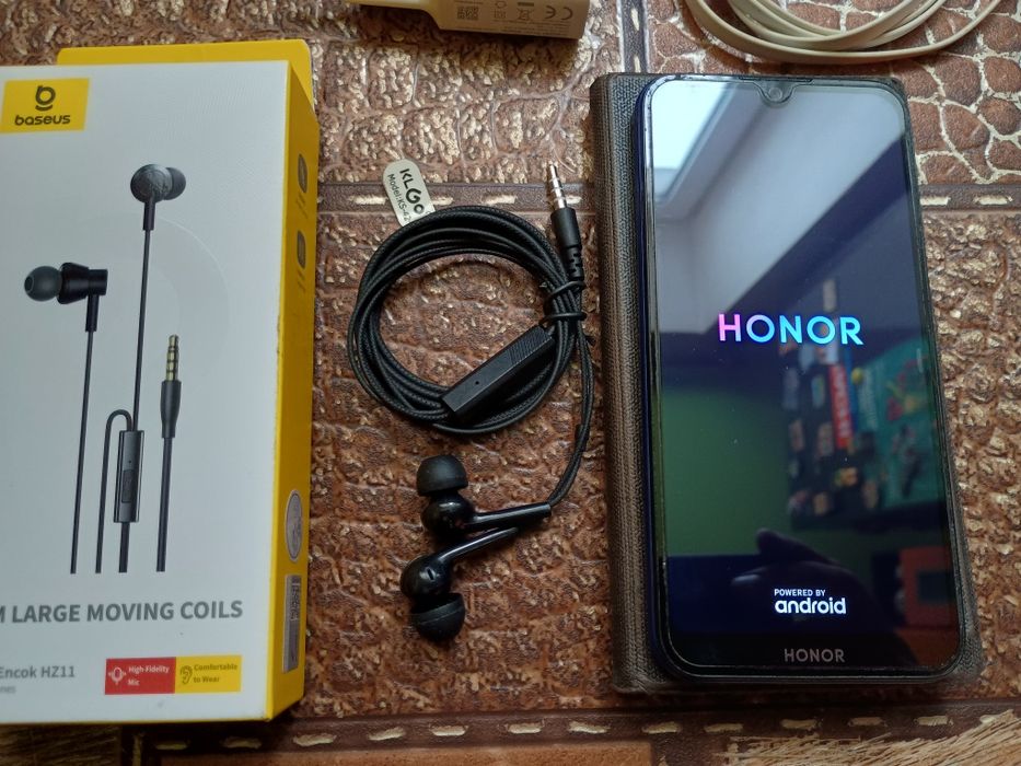 Honor 8s 2/32 + Baseus гарнітура