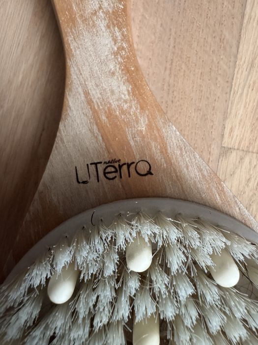 Щітка для сухого масажу