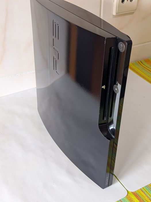 PlayStation 3 + 2 comandos originais