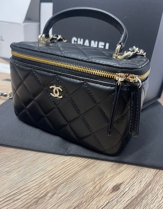 Kuferek od Chanel.