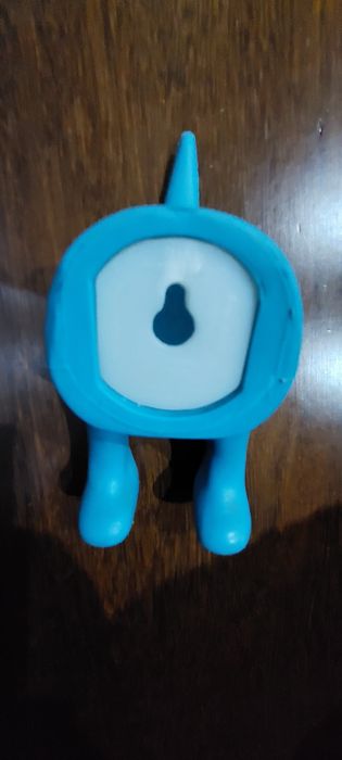 Prateleira e 3 cabides IKEA de quarto criança