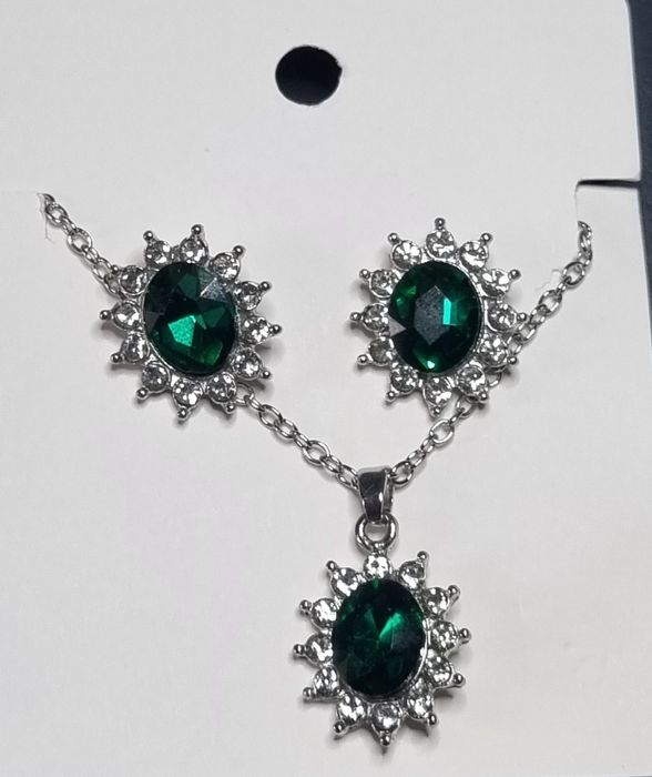Zestaw biżuterii sztucznej zielonej