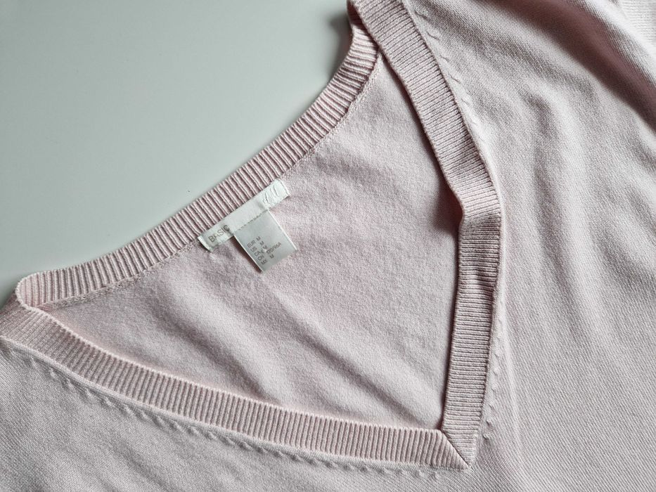 Klasyczny różowy lekki sweter z dekoltem w serek H&M r. M