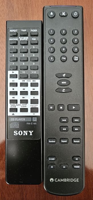 Cambridge AX C25 e Sony CDP-XE 370 Leitores CD como Novos.