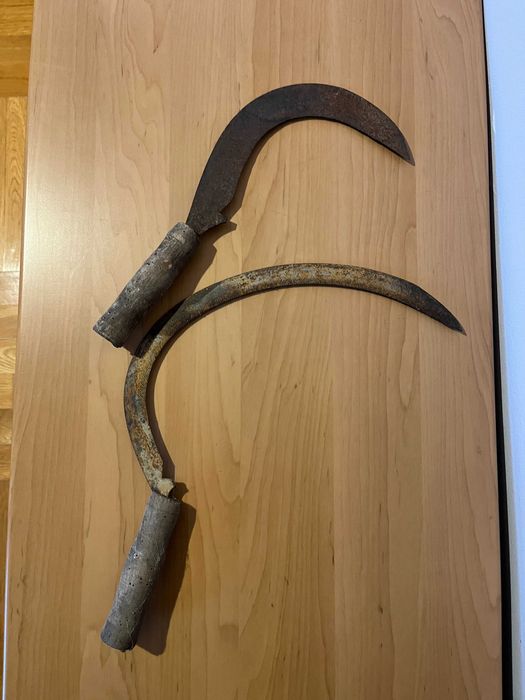 Dwa stare sierpy PRL