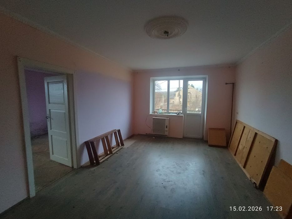 Продам ВЕЛИКУ двушку 52,1м СМТ