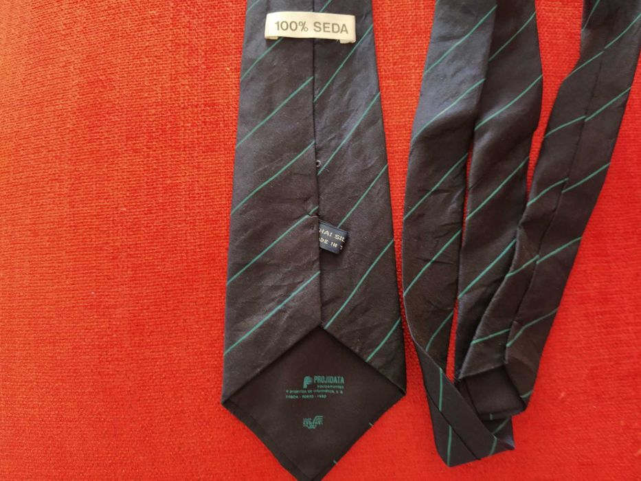 Gravata azul escura 100% seda