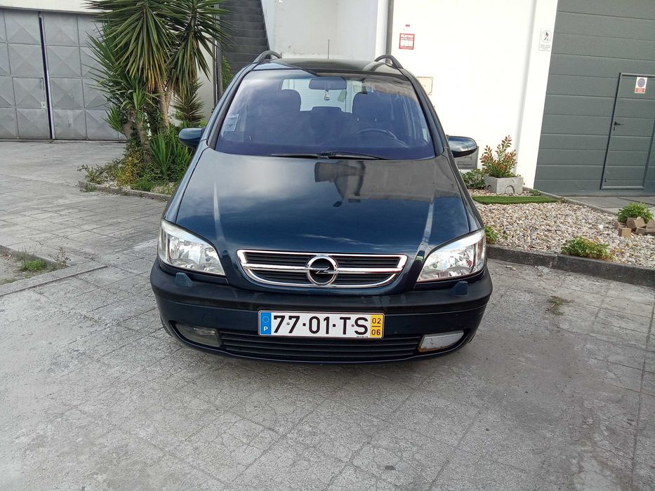 OPEL ZAFIRA bem conservado