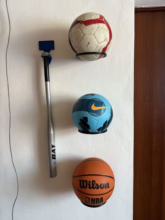 Універсальний настінний тримач для мяча