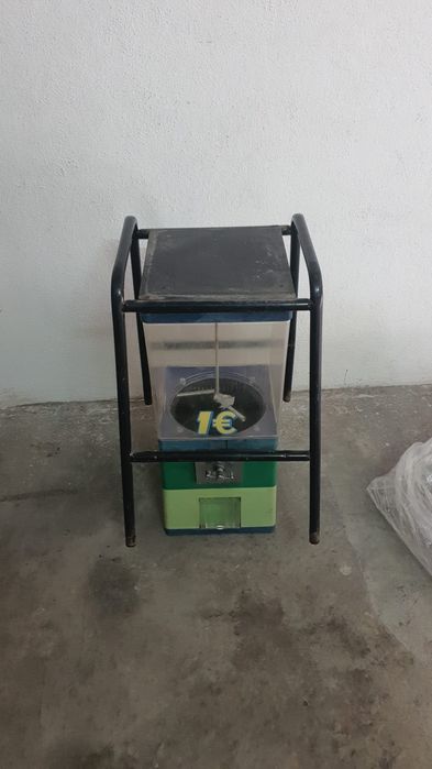 Maquina de venda automática 1€