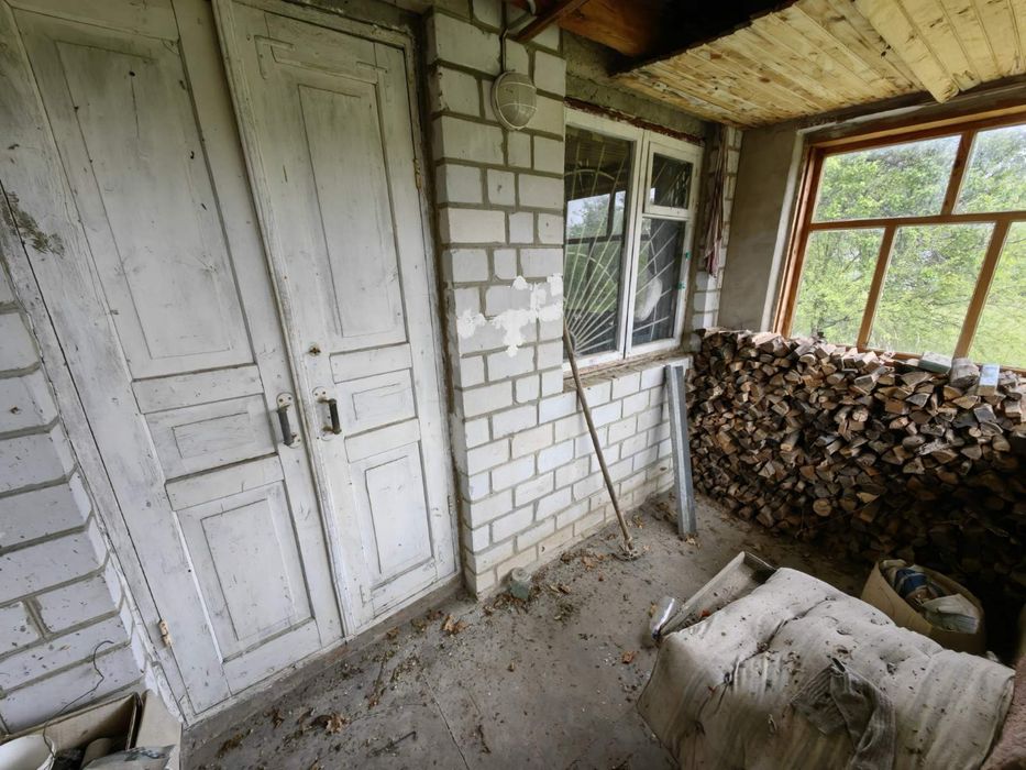 Продаж дачі з білої цегли