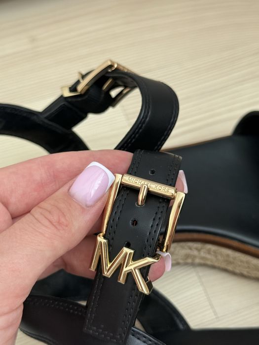 Чорні босоніжки Michael Kors